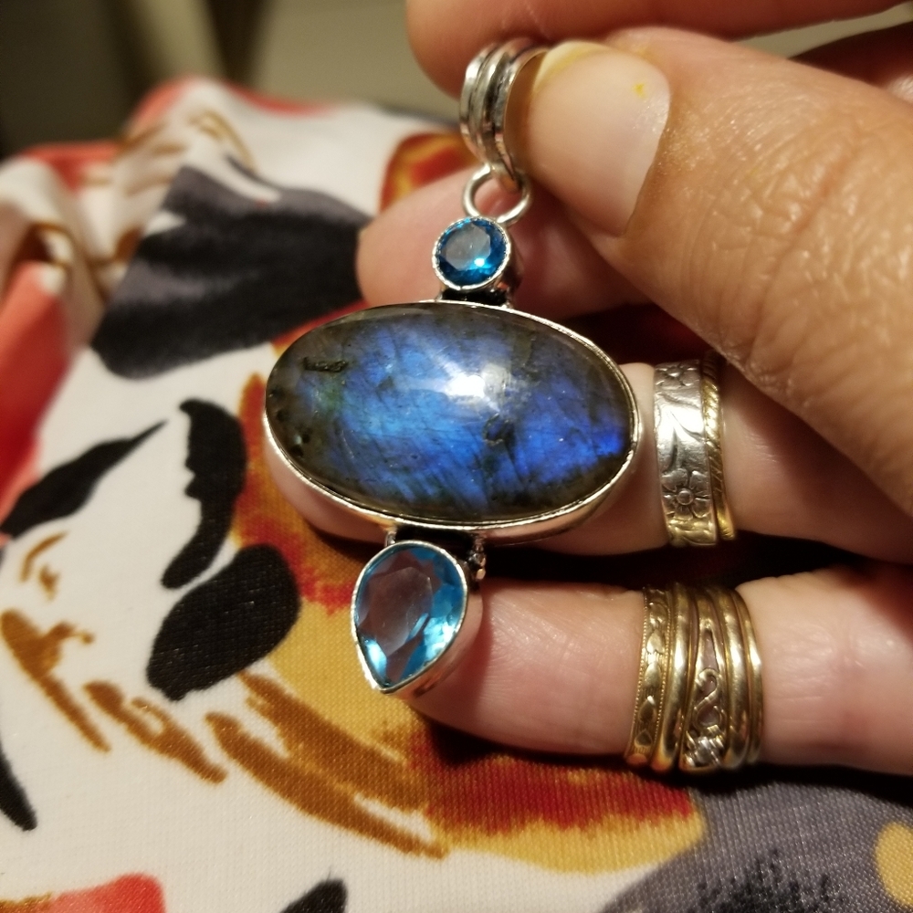 Silver Pendant With Natural Labradorite Stone 925
